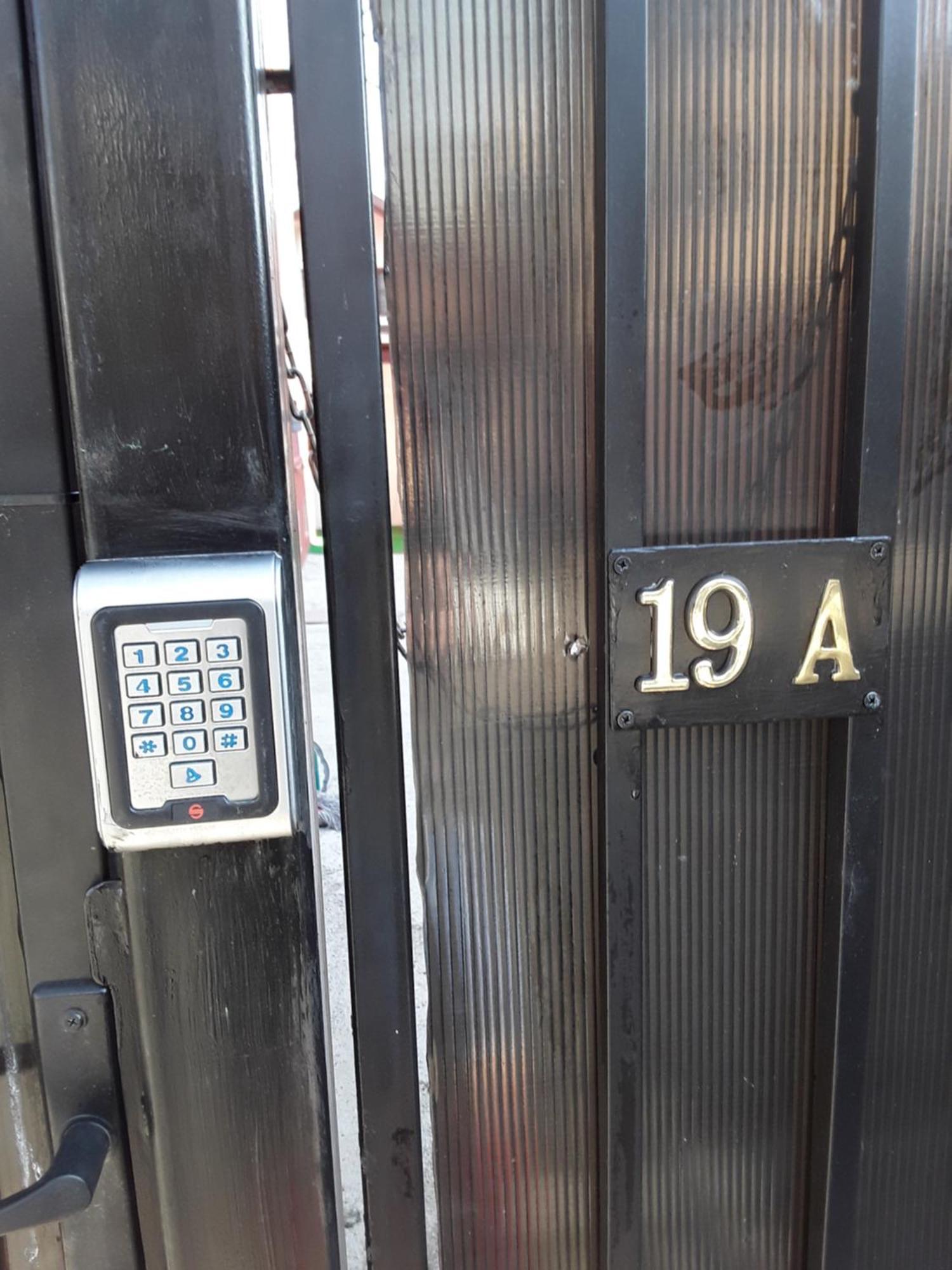 Aura'S West Accommodation Private Parking In Front Yard بوخارست المظهر الخارجي الصورة