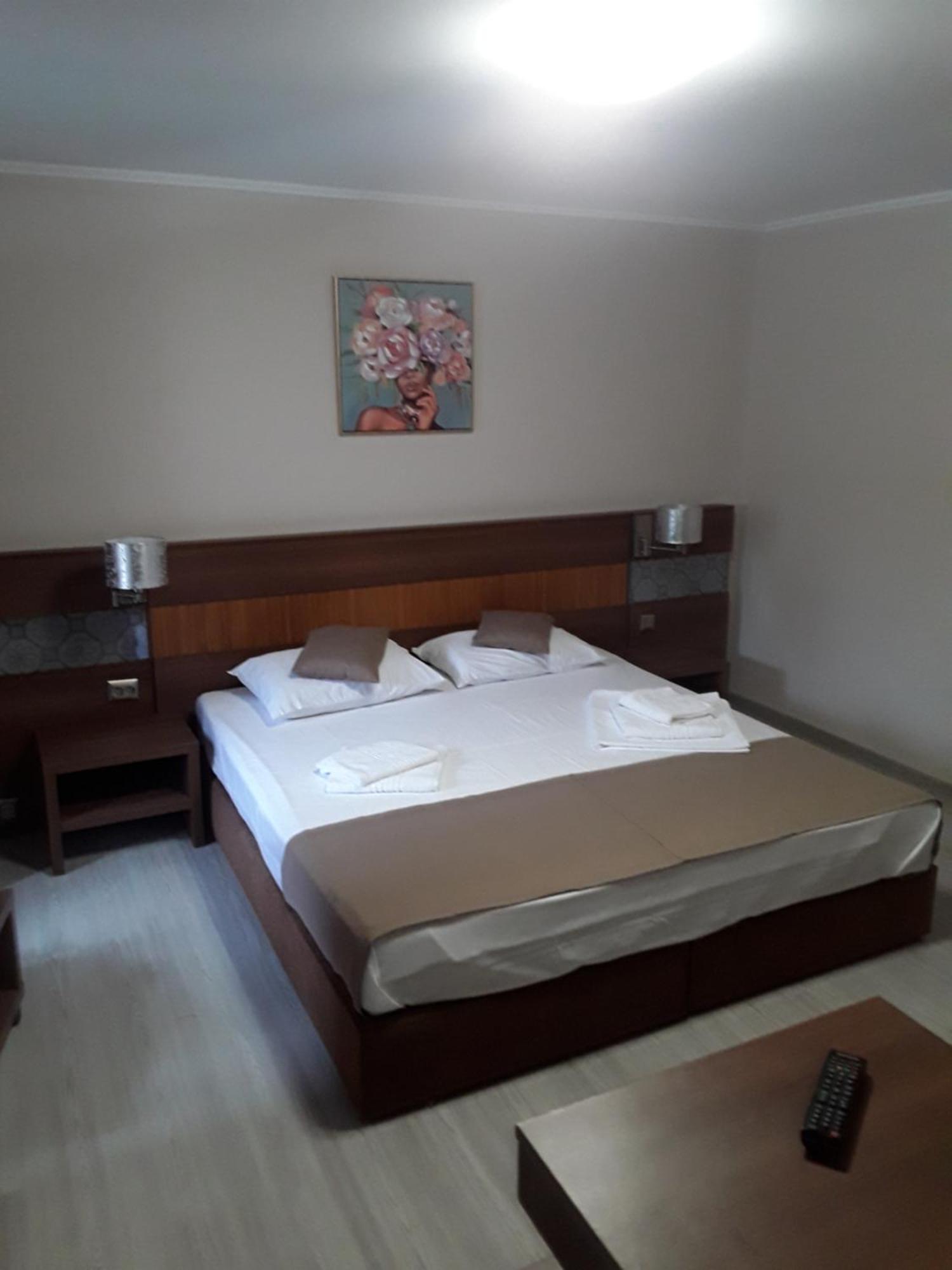 Aura'S West Accommodation Private Parking In Front Yard بوخارست المظهر الخارجي الصورة